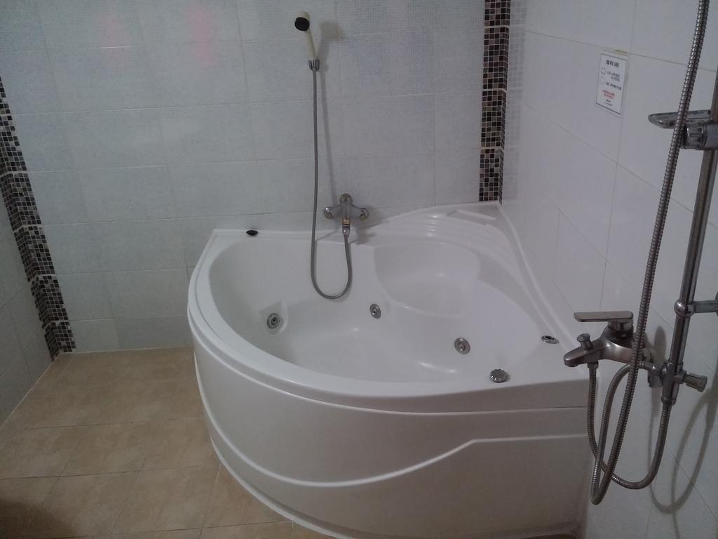 Cyber Motel Кунсан Экстерьер фото