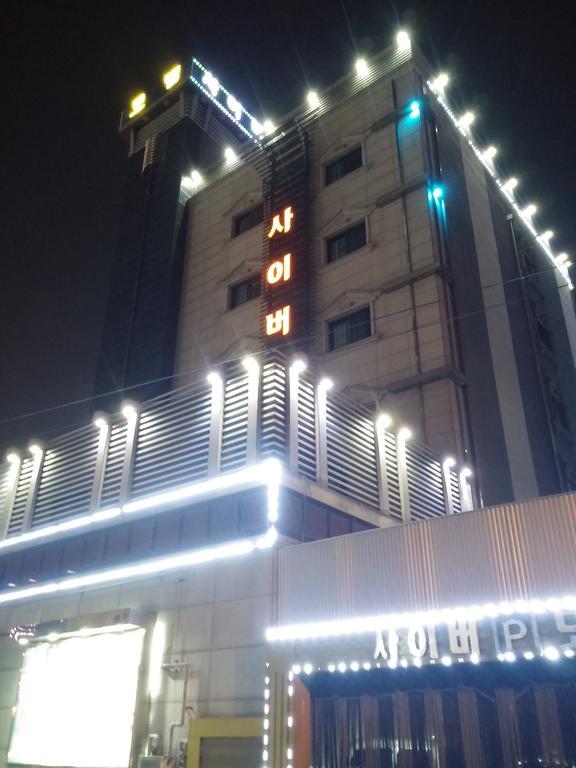 Cyber Motel Кунсан Экстерьер фото