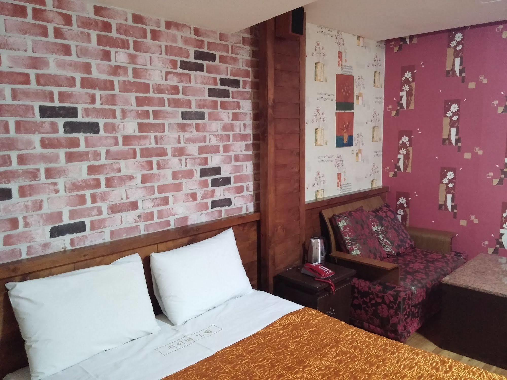 Cyber Motel Кунсан Экстерьер фото
