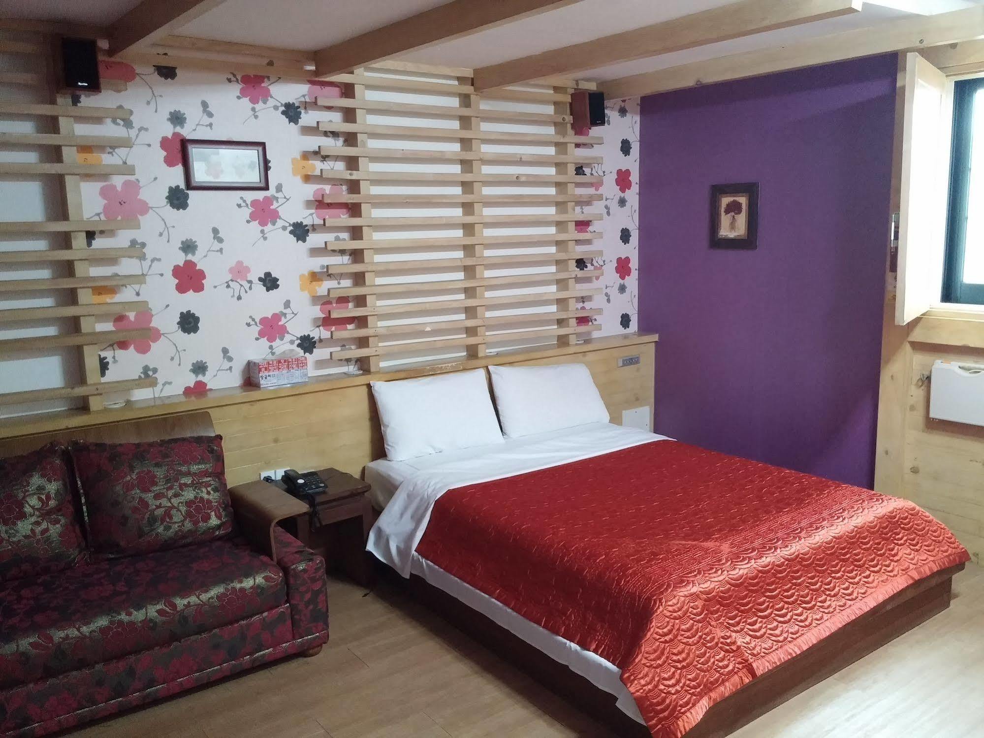 Cyber Motel Кунсан Экстерьер фото