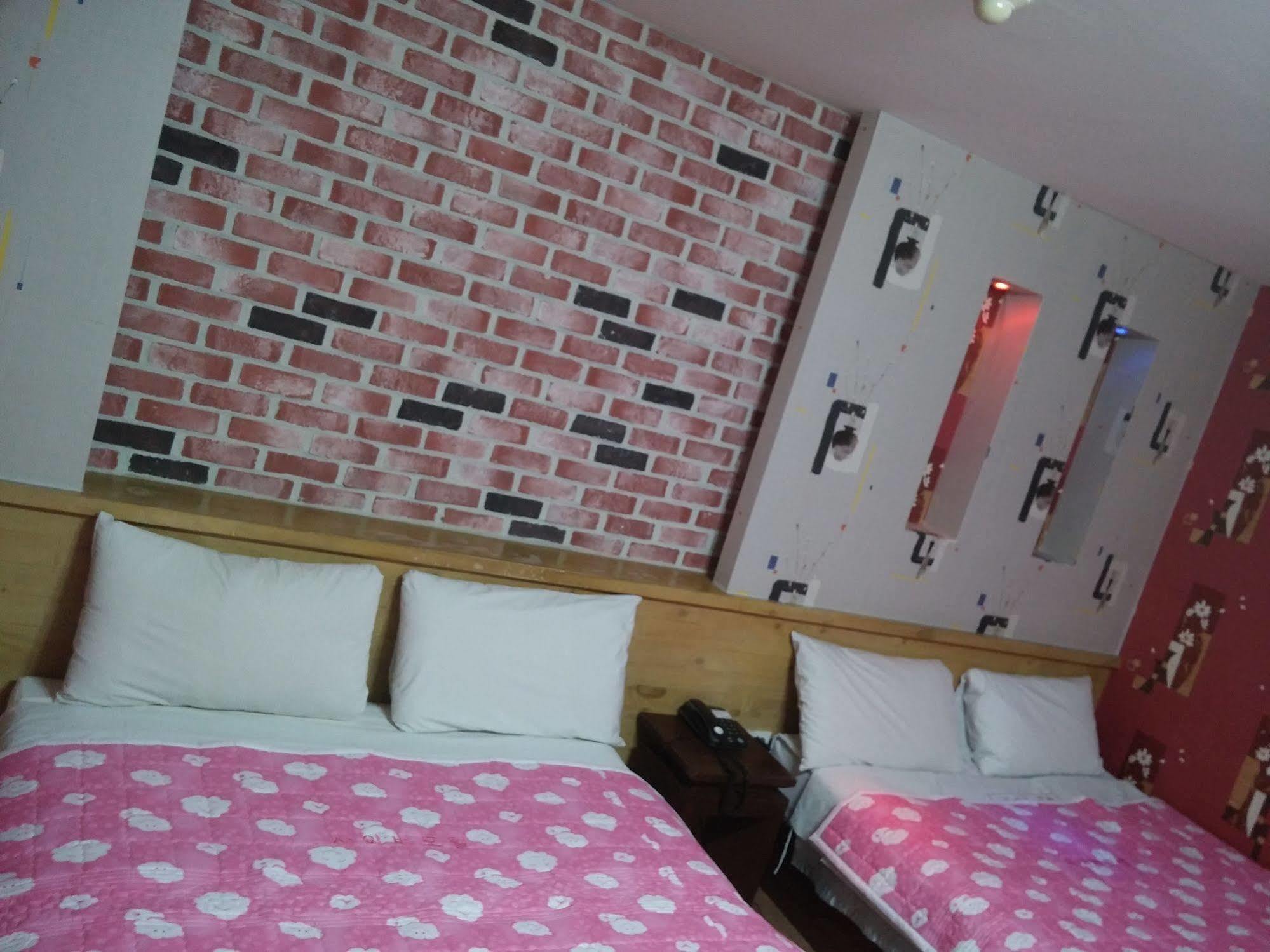 Cyber Motel Кунсан Экстерьер фото
