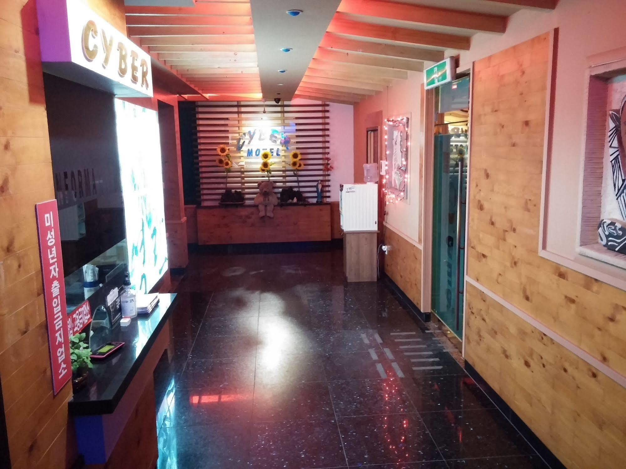 Cyber Motel Кунсан Экстерьер фото